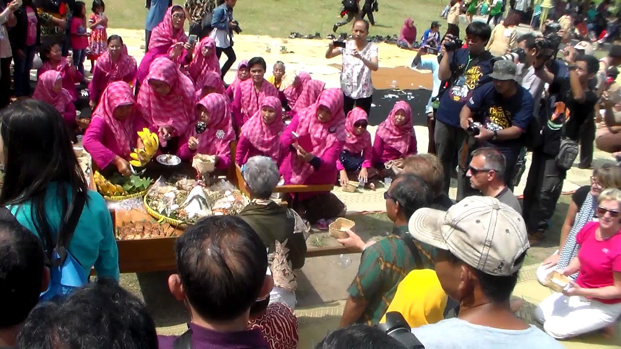 Bule ikutan kembul bujono, Festival Gerobak Sapi Jogja 2017