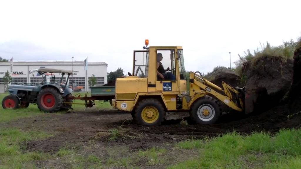 Schaeff Radlader SKL831 beim arbeiten