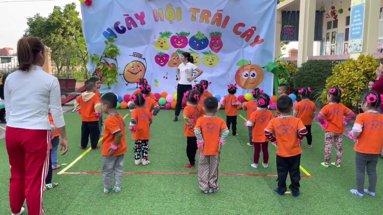 thể dục: ném xa bằng 1 tay, chạy nhanh 10m