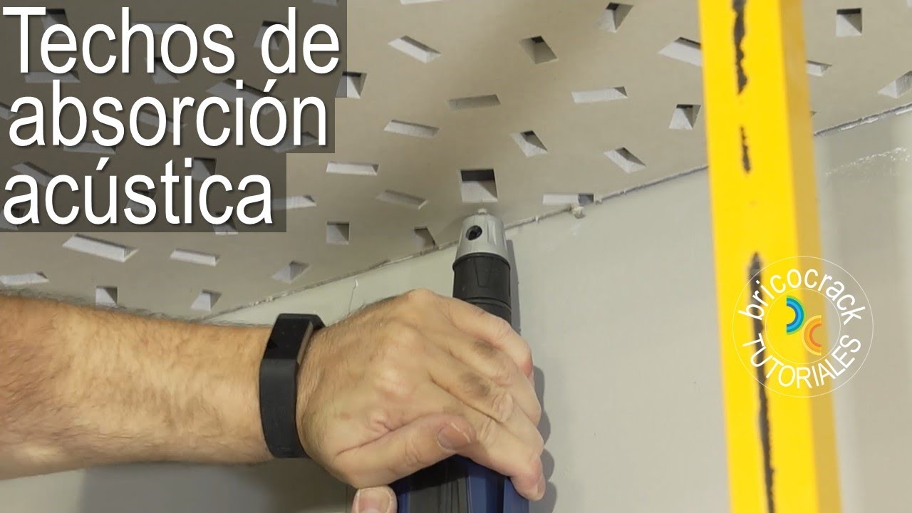 Instalar techo suspendido continuo de absorción acústica (Bricocrack)