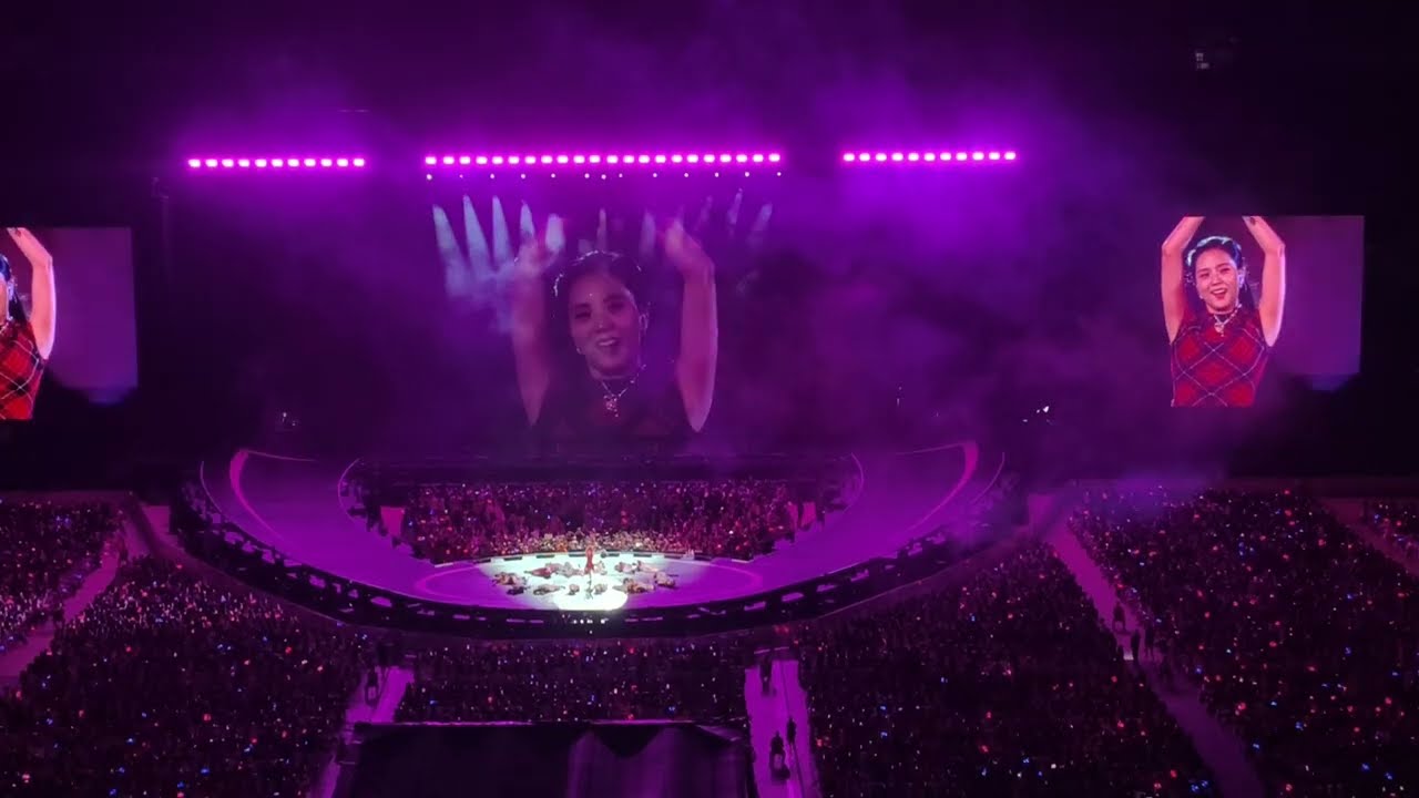 BLACKPINK WORLD TOUR [DEADLINE] IN BANGKOK : Day 1 'JISOO' 'Hugs & Kisses' 'earthquake'
