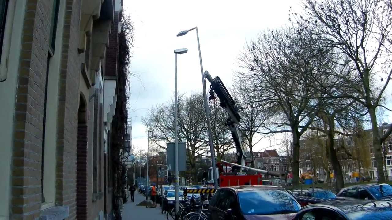 Plaatsen van een lichtmast met een Indal Airtrace armatuur.