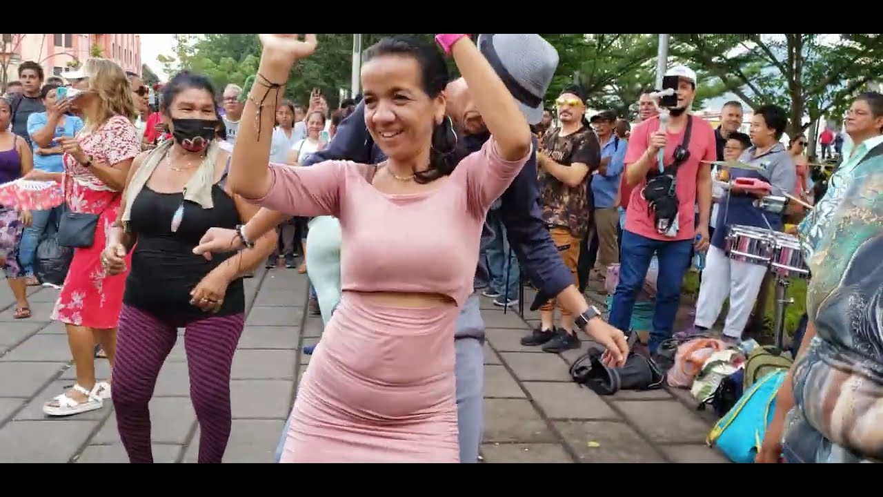 Baile de la plaza libertad hace años atrás 