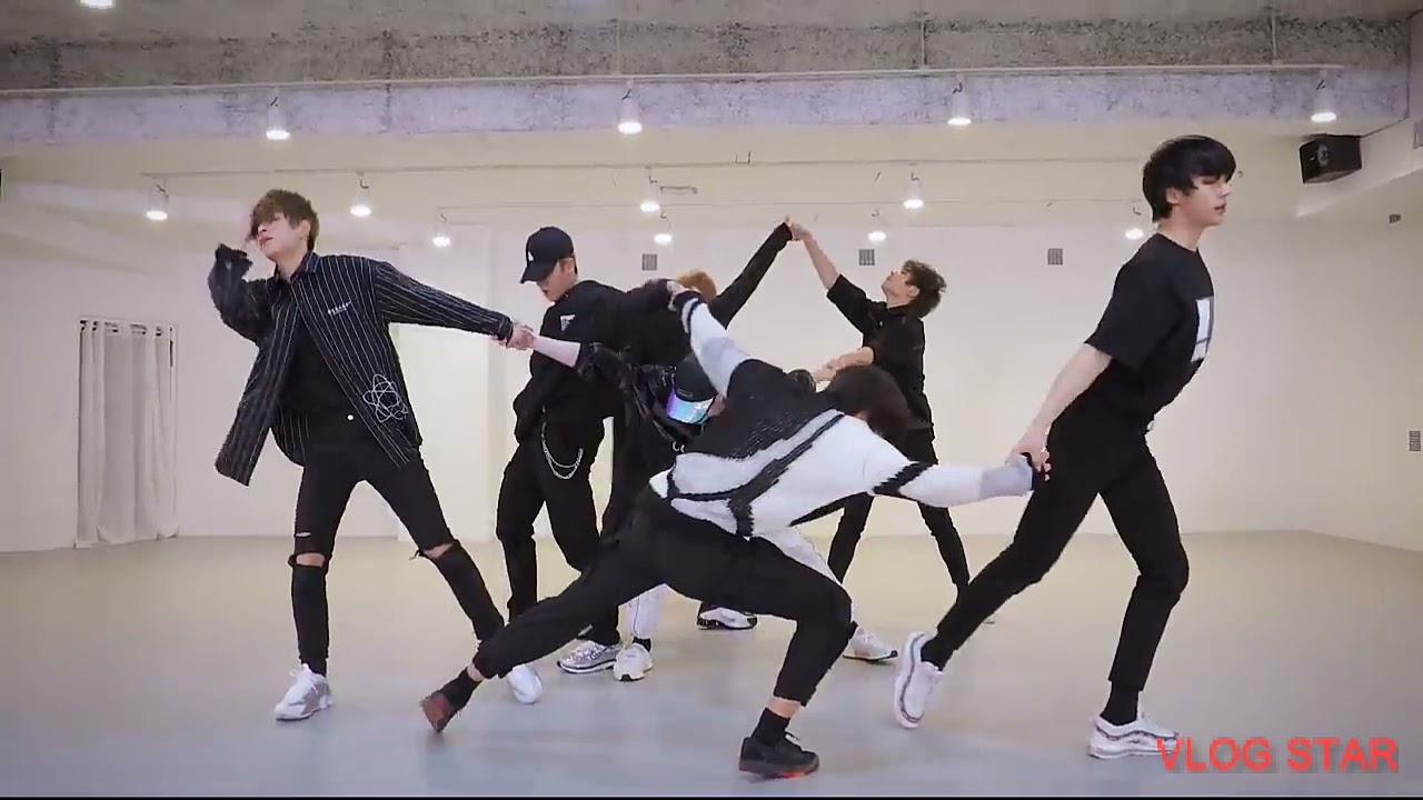 STRAY KIDS y 