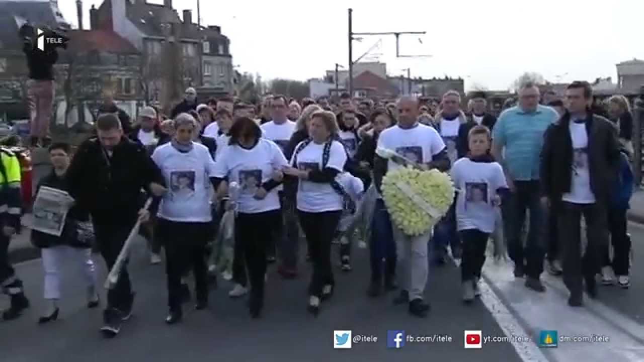Calais: des milliers de personnes marchent en hommage à Chloé