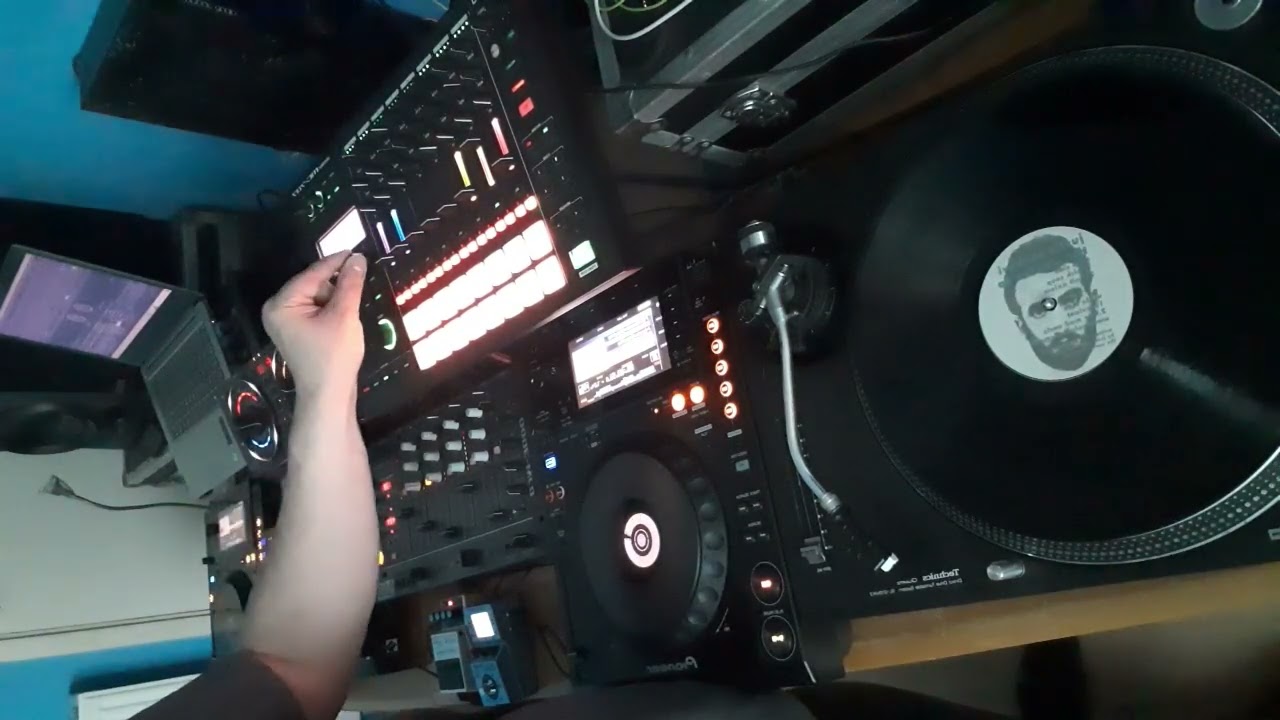hybrid dj mix with roland mc 707 07,09,24 [techno]