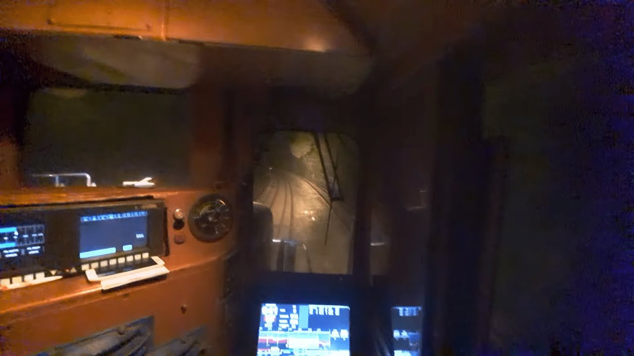 Locomotiva dos Anos 70 - Maquinista conduzindo Trem Noturno !!!