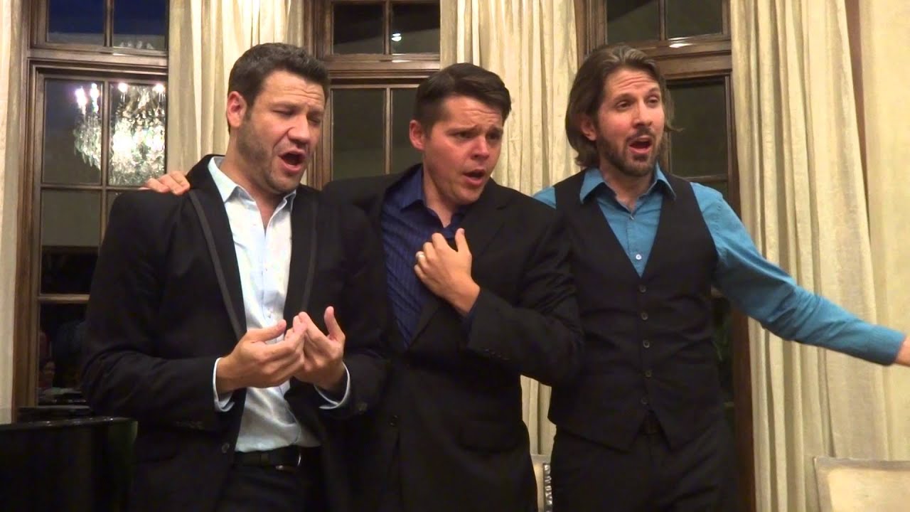 ULTIMI sings 