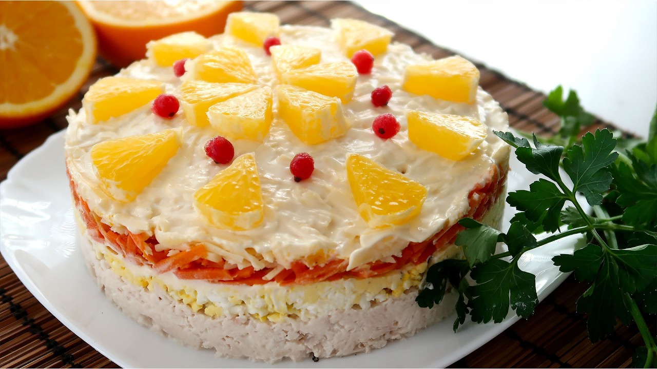 Слоеный салат с курицей, апельсином и морковкой по корейски