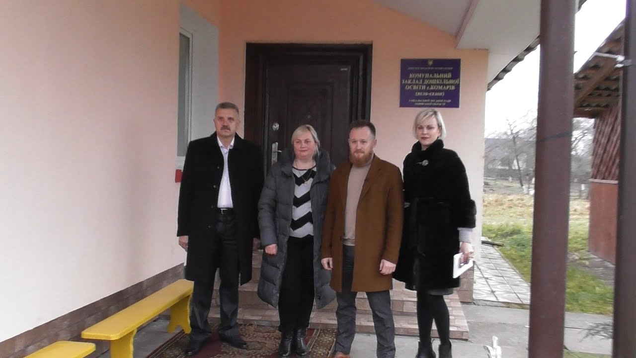 Червоноградський район. Комарі́в