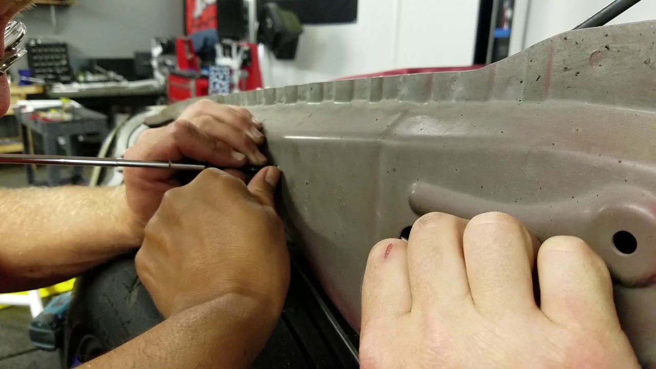 Installing Honda Civic EK Ultra Racing 3 point fender bracing