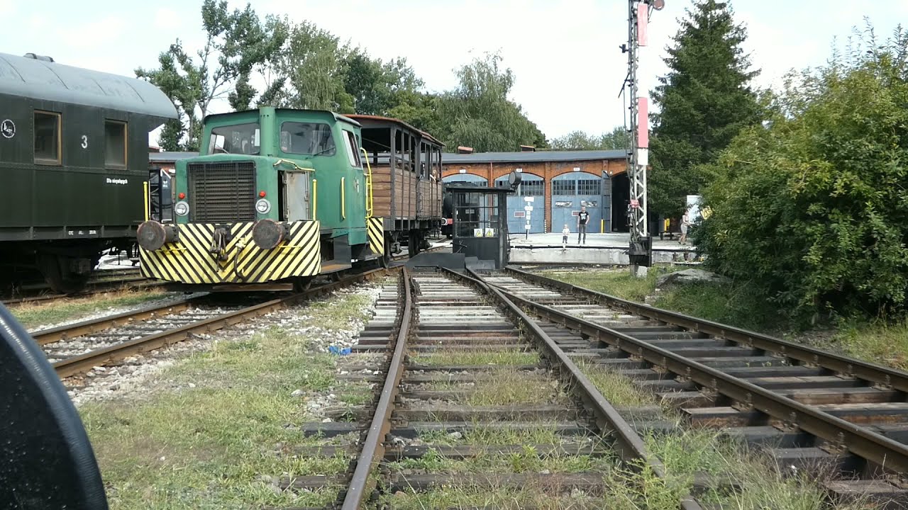 SM03-232 Manewry z letniakiem na obrotnicy w Jaworzynie Śląskiej