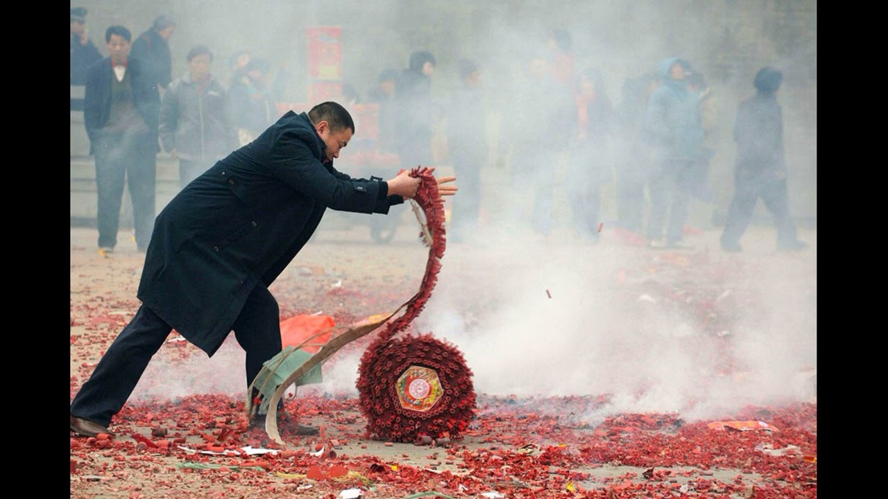 Звук взрывающихся петард . The sound of exploding firecrackers (Chinese New Year).