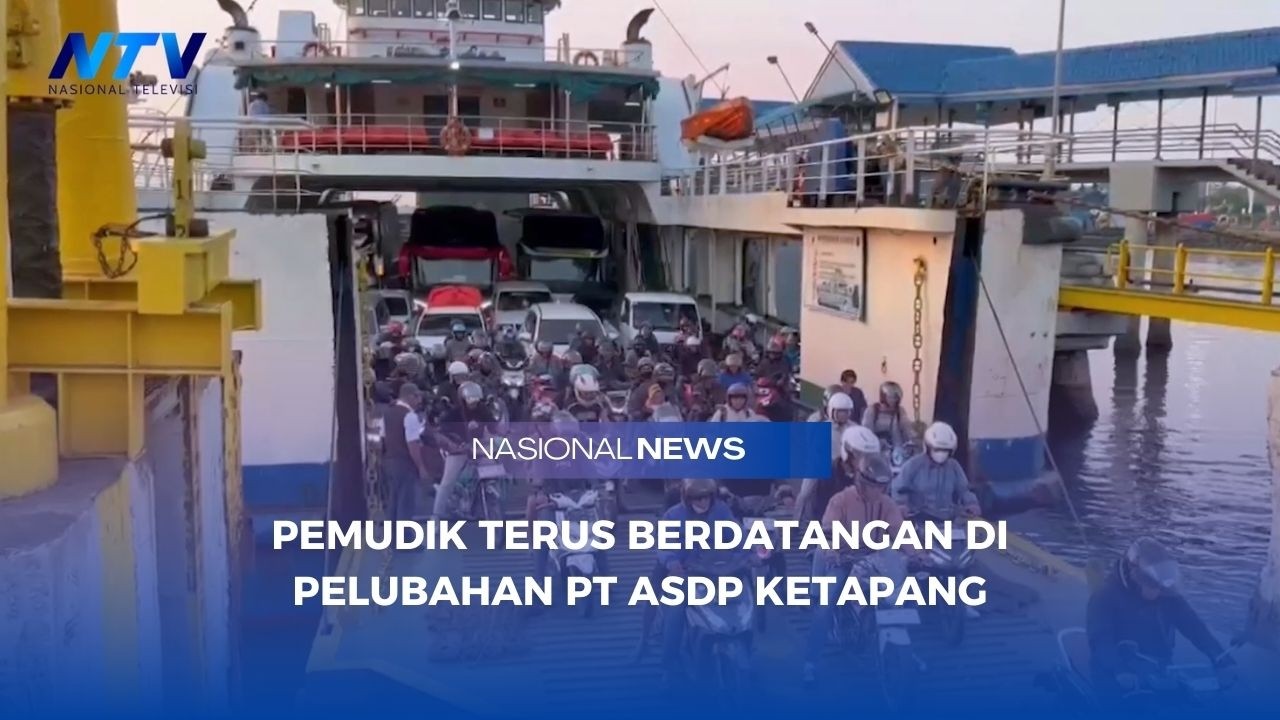 PEMUDIK TERUS BERDATANGAN DI PELUBAHAN PT ASDP KETAPANG