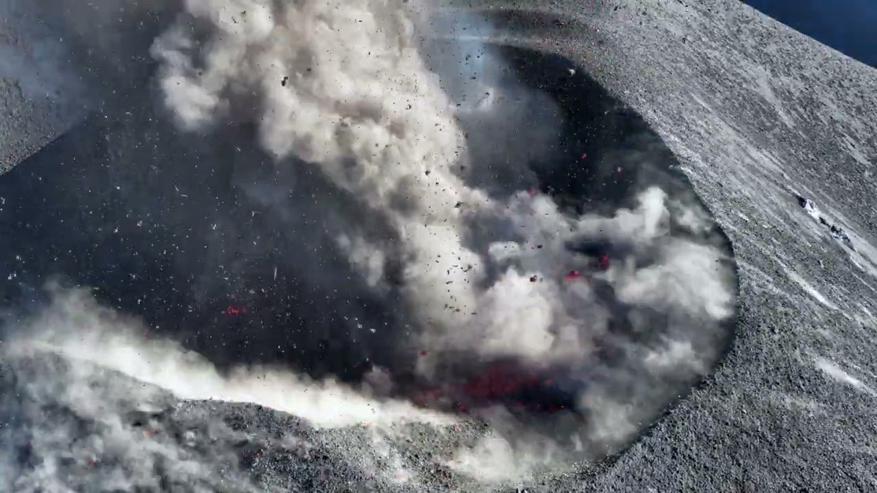 STROMBOLI 4K - S2 Crater Eruption with SOUND (Feb 6, 2024)