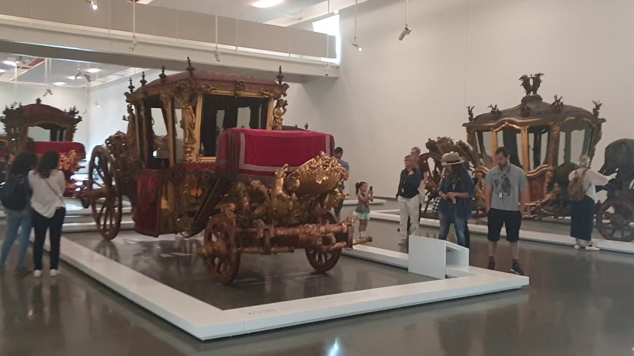 MUSEO DE COCHES Y CARRUAJES ANTIGUOS