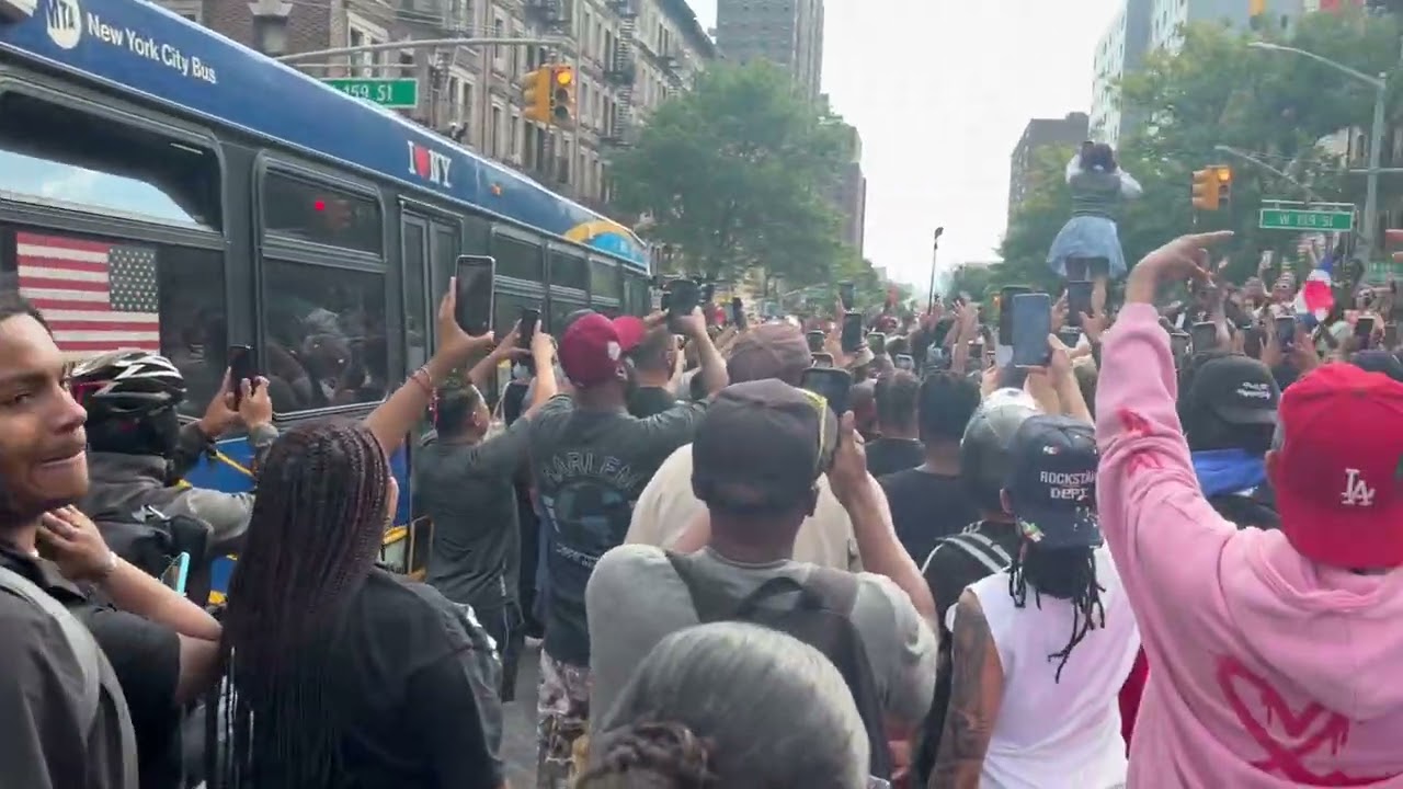 CARDI B -  SPOTTED IN  HARLEM ( BODEGA BADDIE PROMO TOUR )