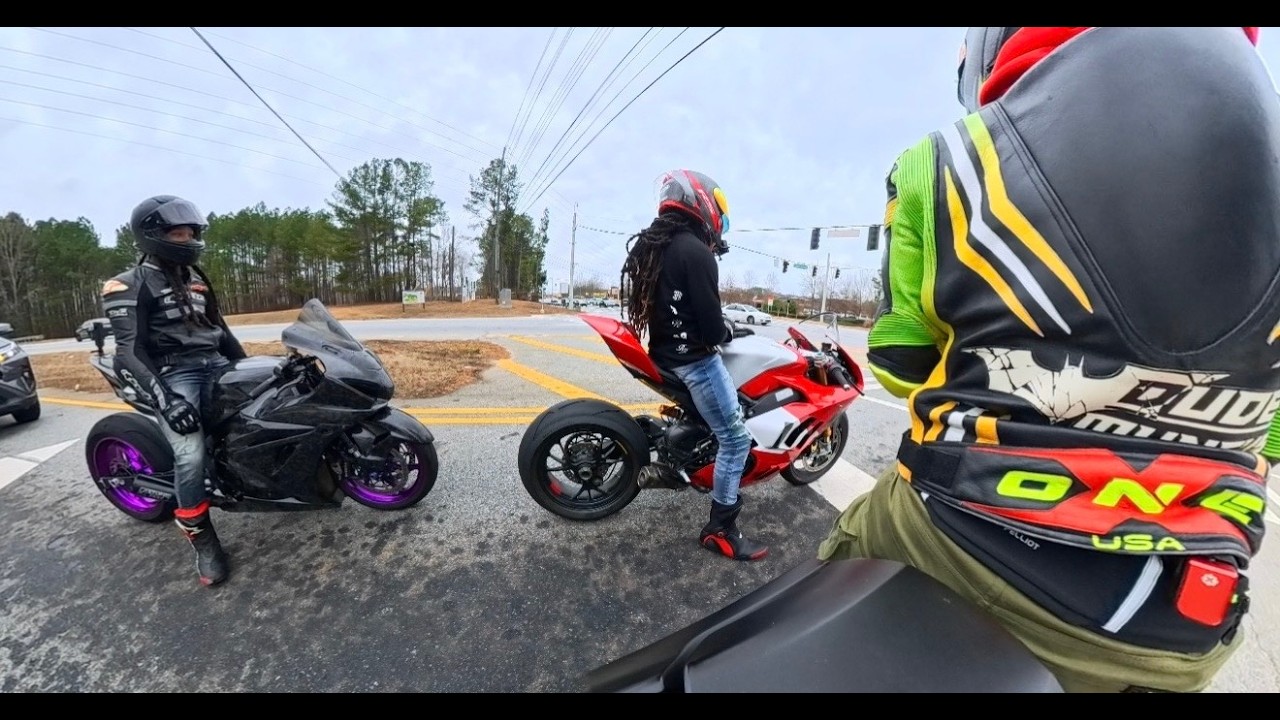 🥇 Ducati V4 R vs GSX-R 1000R | The Ultimate Battle 