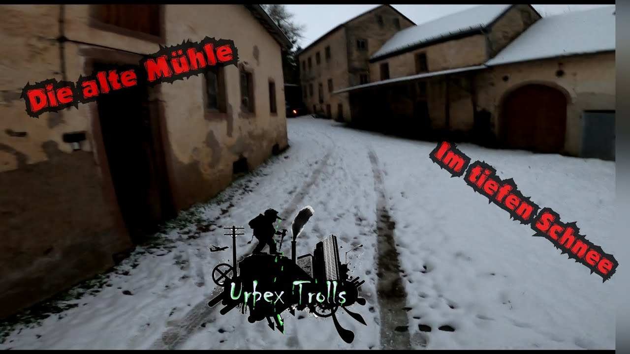 Die alte Mühle im tiefen Schnee