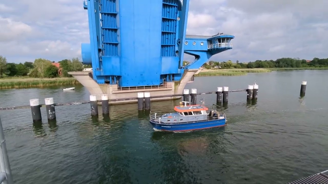 Peenebrücke - Wolgast öffnen und schließen