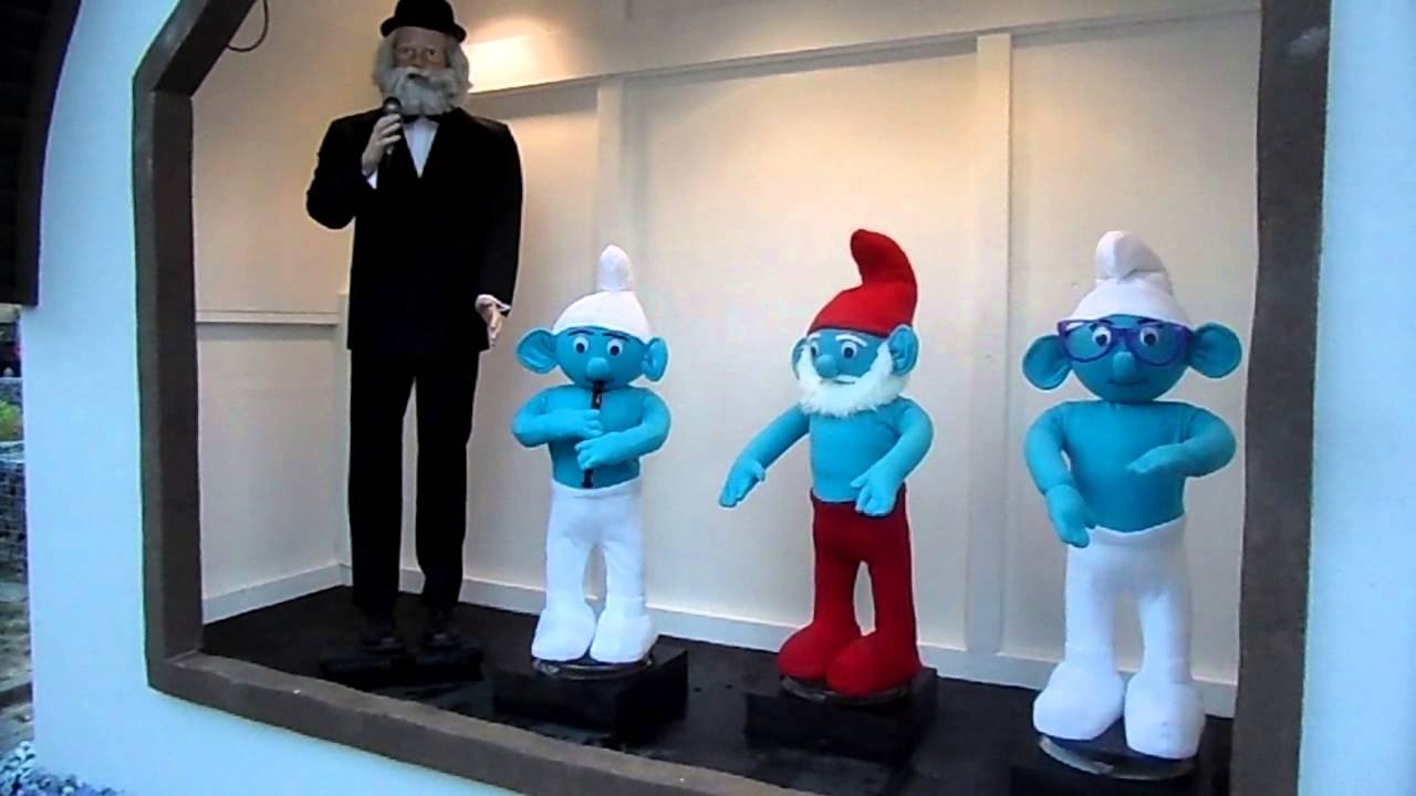 Dodewaard bogendorp 2015. Vader Abraham en de Smurfen.
