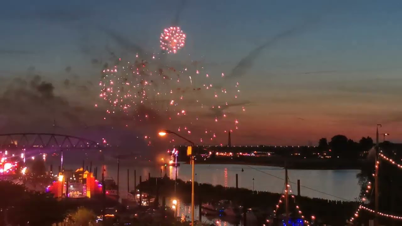 Vuurwerk Vierdagse Nijmegen 2022 / Feuerwerk bei den Vierdaagsen in Nimwegen