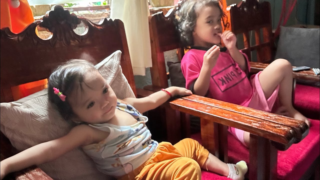A DAY IN THEIR LIVES | mini vlog | Sofia and Claire | #makingmemories #kids #missasescon
