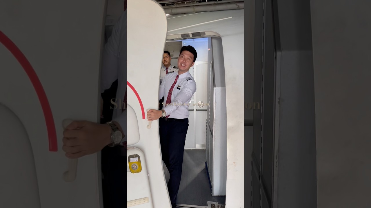 Pramugara ganteng lion air | Tutup pintu pesawat boeing‼️ #pramugara #super #lion #ganteng