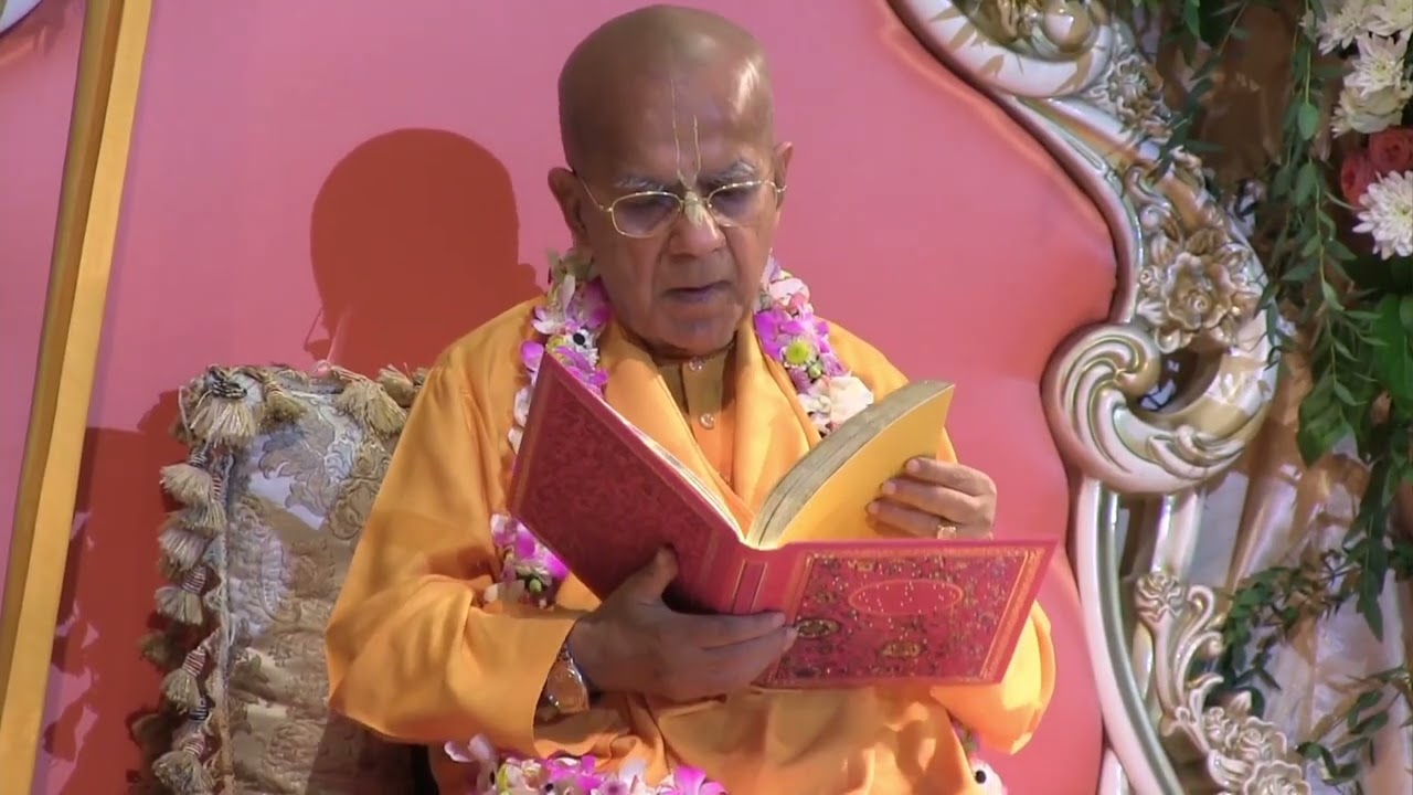 2017 Moscow Vyas Puja offering by HH 