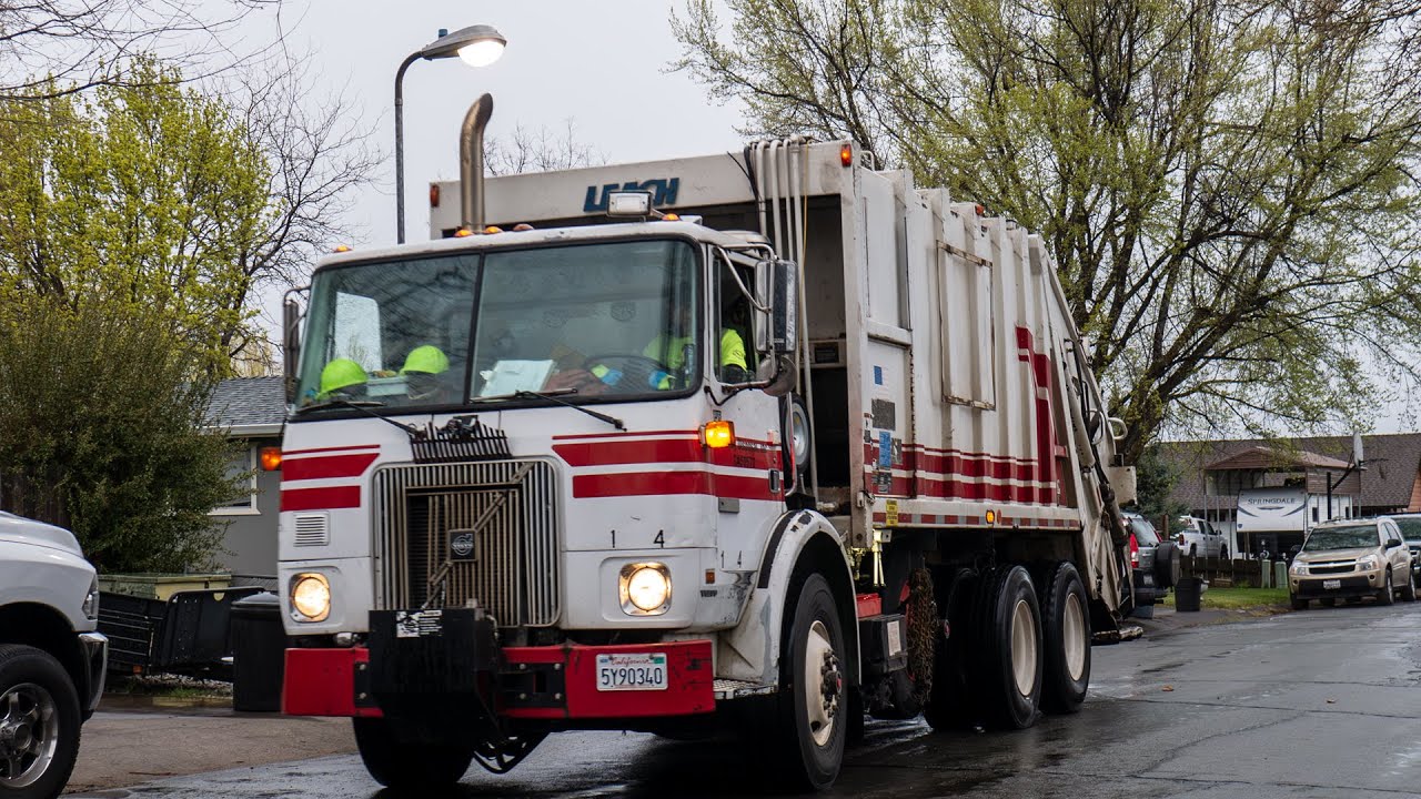 The End of Burney Disposal – Old Leach Rear Loader Handling Manual Mixed Waste