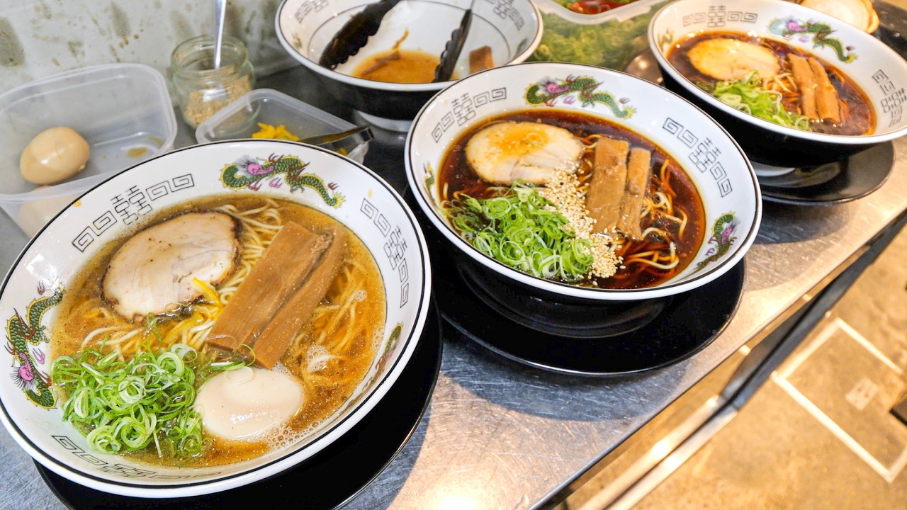 １４席を夫婦で捌く。あの有名ラーメン店で修行した店主の究極の一杯丨THE BEST Ramen in Osaka