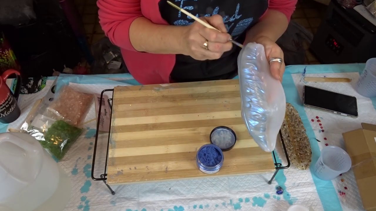 Another feather tray using AMAZING  Glitters and Pigment powder from Laura's Art Corner. Video#160