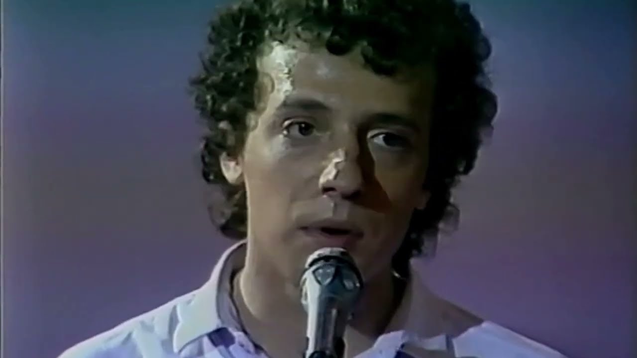 Mike Francis - Noi & I'm Not In Love + Intervista (Speciale L'Orecchiocchio) [HD]