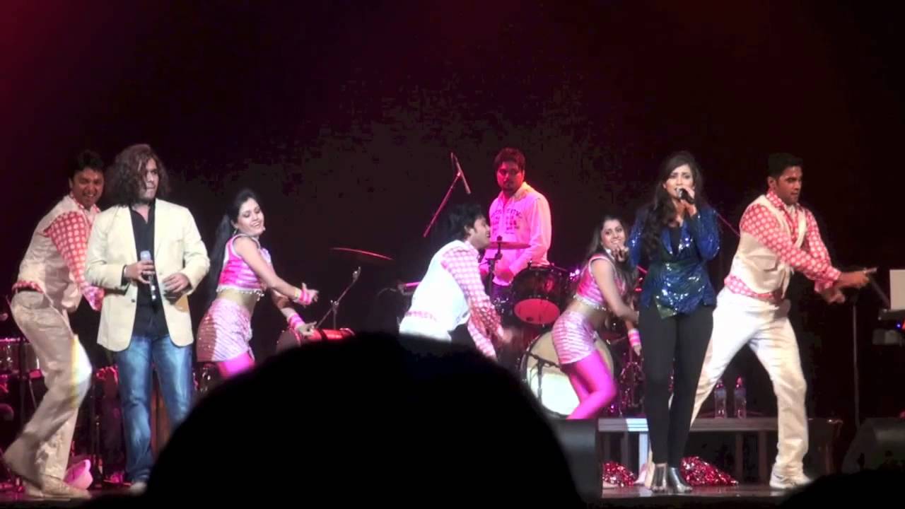 Shreya Ghoshal Live - Ooh La La HD