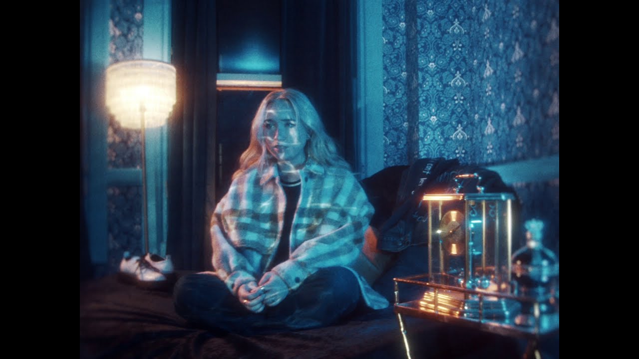 Ashlynn Malia - open (visual)