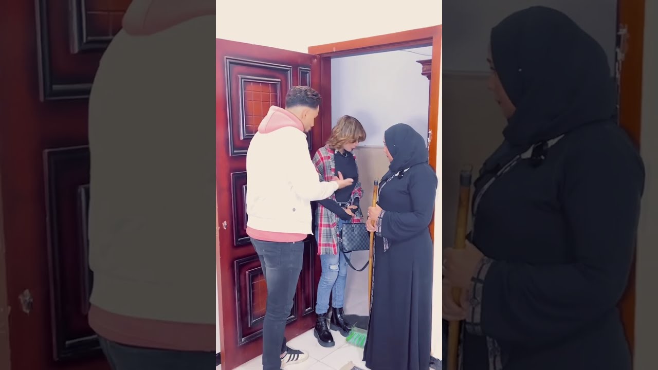 استعريت من أمها علشان بتشغل عامله نظافه شوف اللي حصل ايه!!!