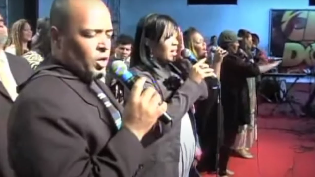 Fat Family canta Deus, tu és santo no CIM 2011 - Ministério Flordelis