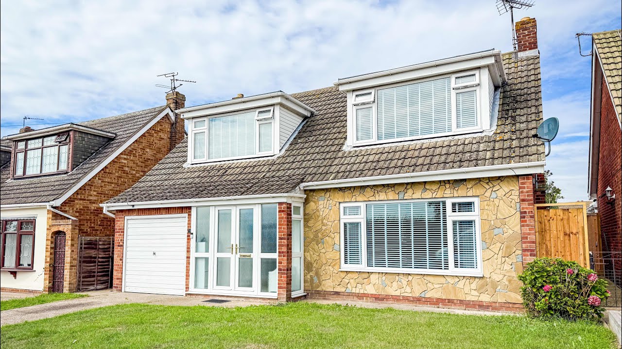 STUNNING & SPACIOUS HOME CLOSE TO CLACTON-ON-SEA’S GOLF COURSES - Must Be Viewed