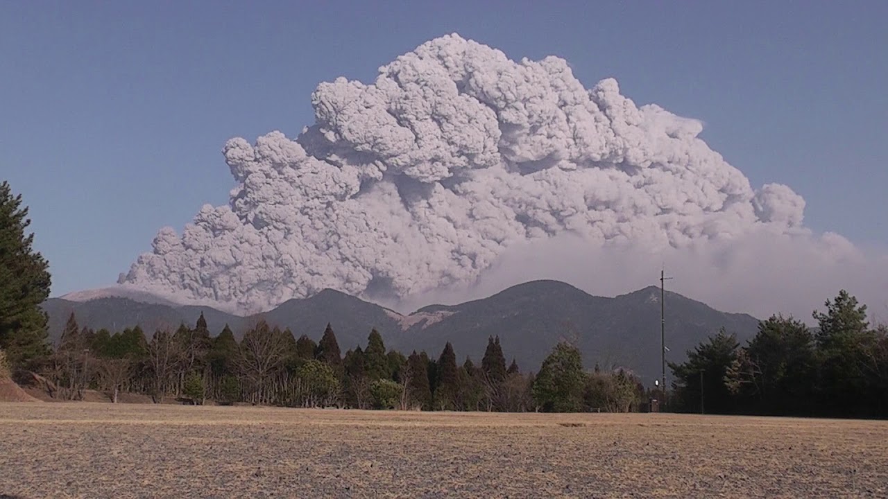 Continuous pumice and ash column of the 2011 Shinmoedake eruption, Kirishima, Japan (no audio)