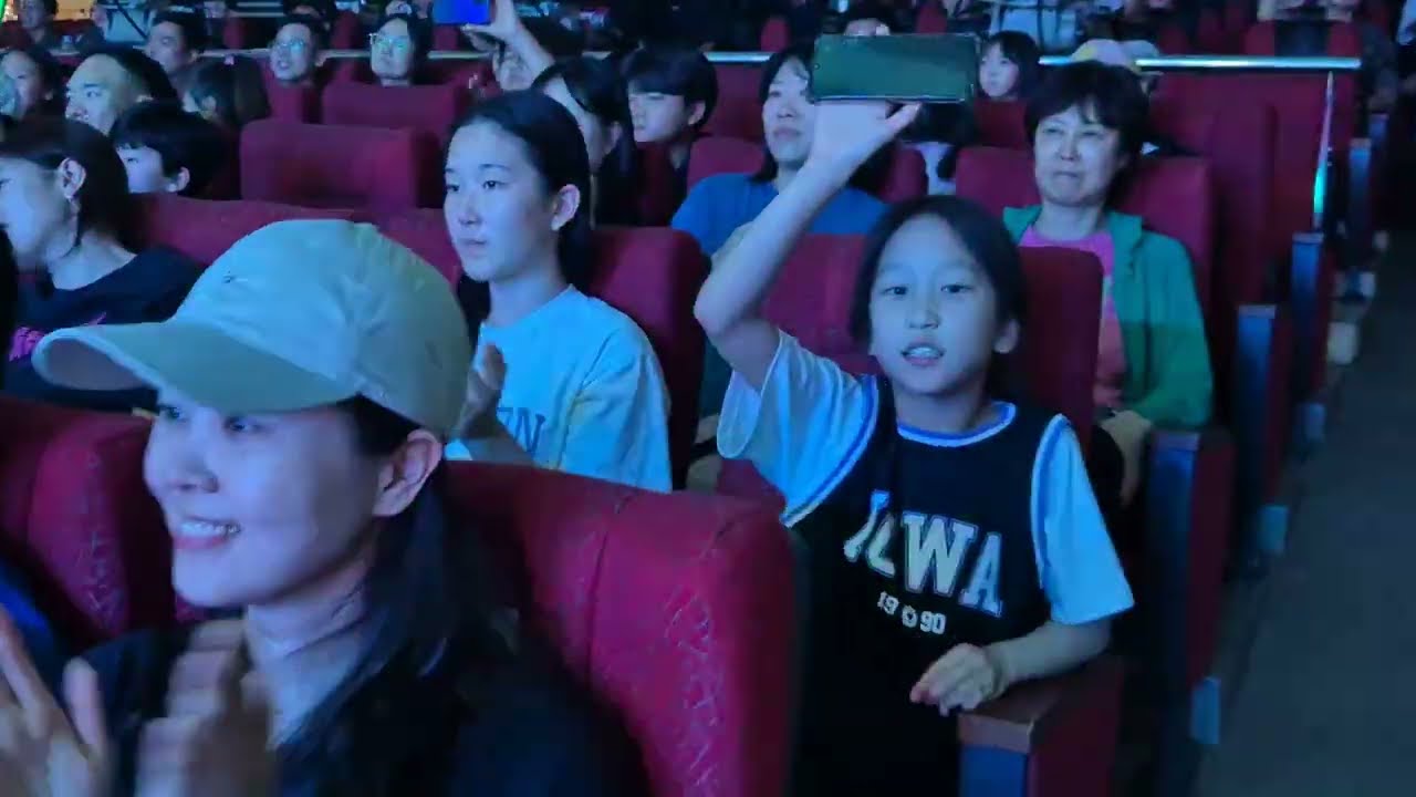QWER☆첫 공군부대 출연☆고민중독 - 17전비의 폭발적인 공연현장☆KFN 위문열차 공군제17전투비행단 20240613