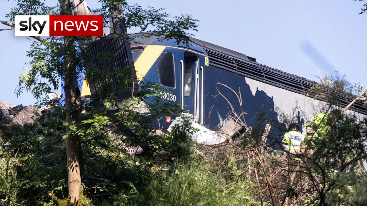 Three people killed when train derails in Aberdeenshire