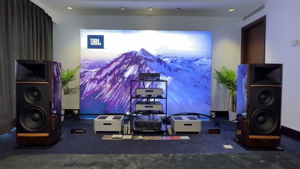JBL summit makalu