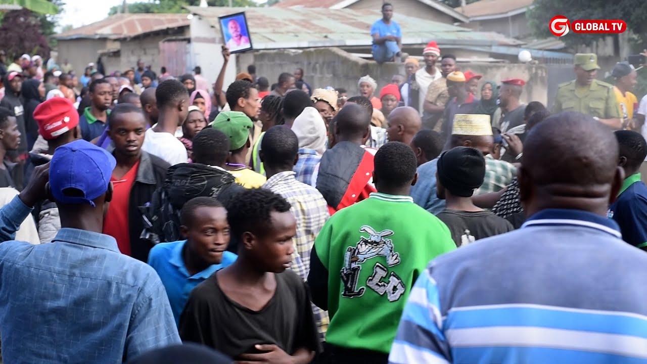MABOMU ya MACHOZI YAPIGWA na POLISI ARUSHA MSIBANI KUTAWANYA WATU - BARIKI AKIZIKWA KWENYE BAR...