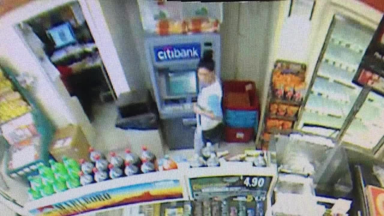 VIDEO SURVEILLANCE: St. Pete ATM Skimmer