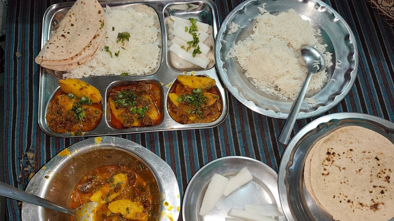 Date 5/2/2026 meri mammi ke hath ka lunch 😘🥰aaloo urad daal bari ki sabji special 👌👌