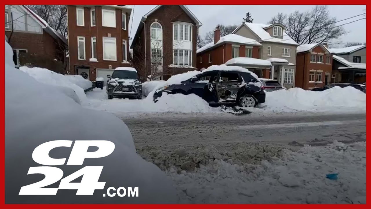 WATCH: snowplow hits parked car in Toronto