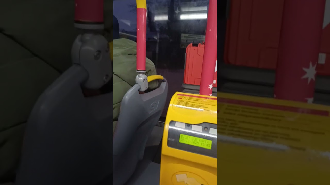 Przejazd autobusem świątecznym na linii 180 kierunek Chomiczówka.