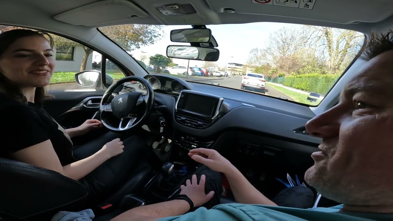 Le permis de Faustine #1 / s'installer, tenir et tourner le volant