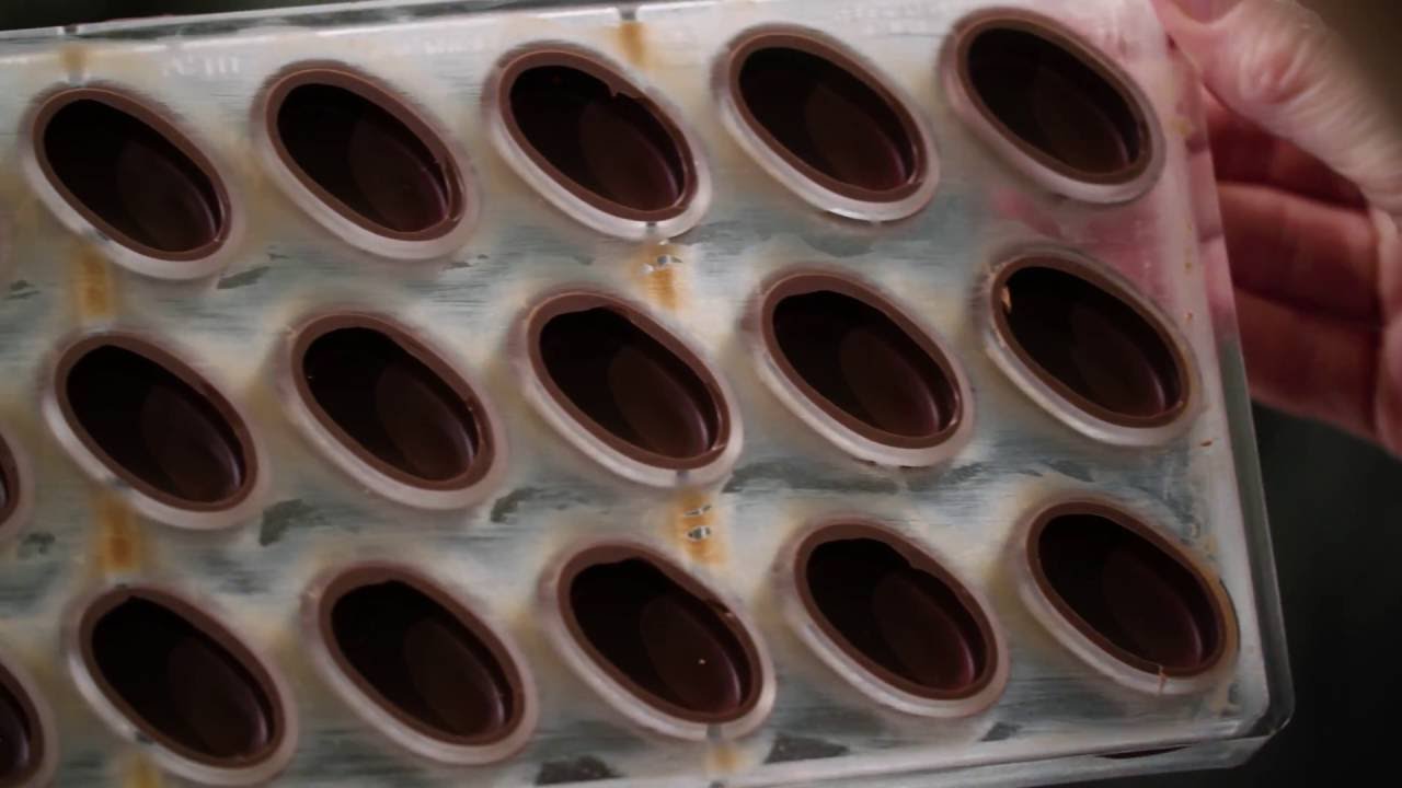 How to mould chocolates