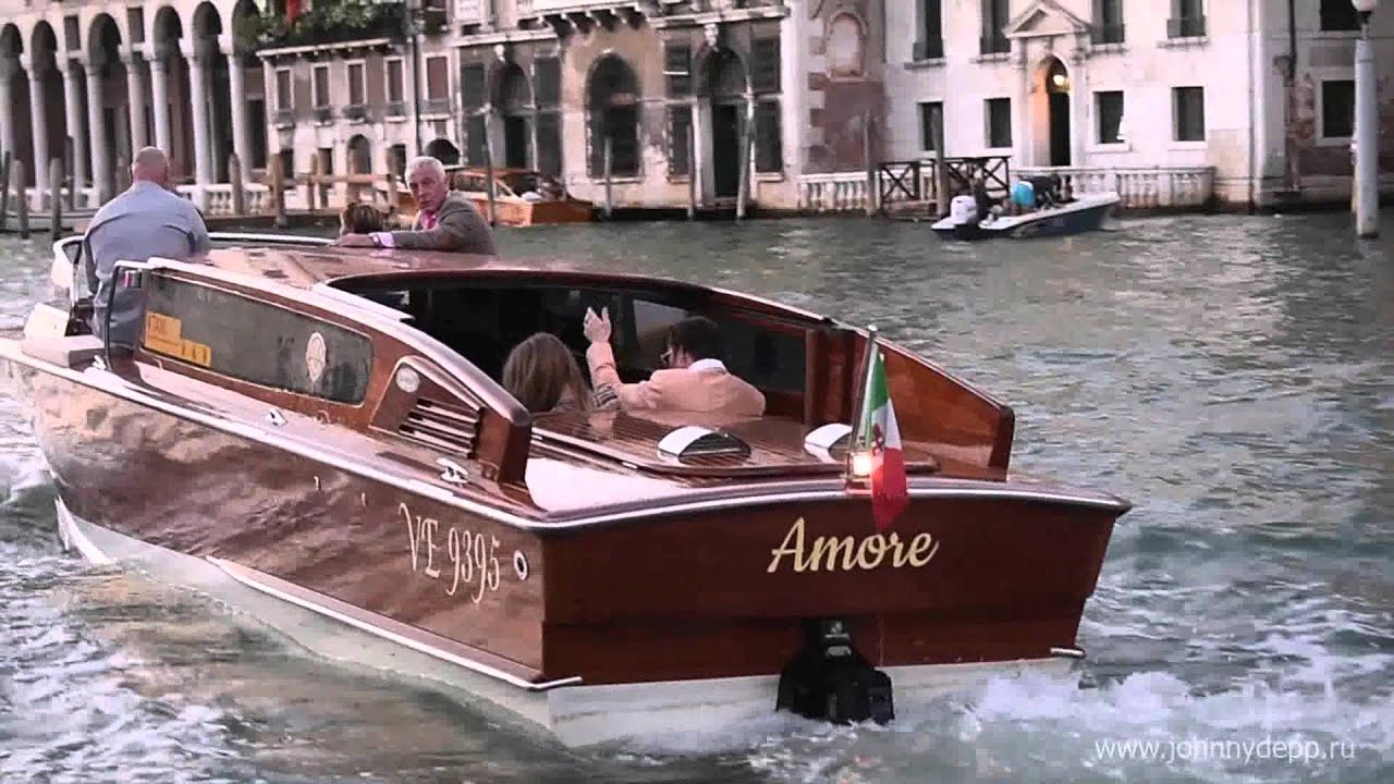 Johnny Depp and Amber Heard spotted on a taxi boat trip in Venice, sept. 06, 2015 (HD)